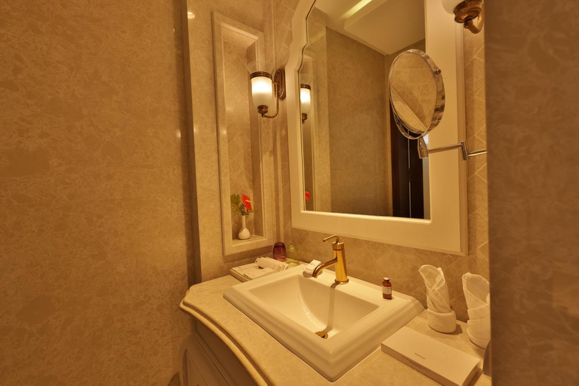 Fragrant Nature Munnar - A Five Star Classified Hotel Room photo